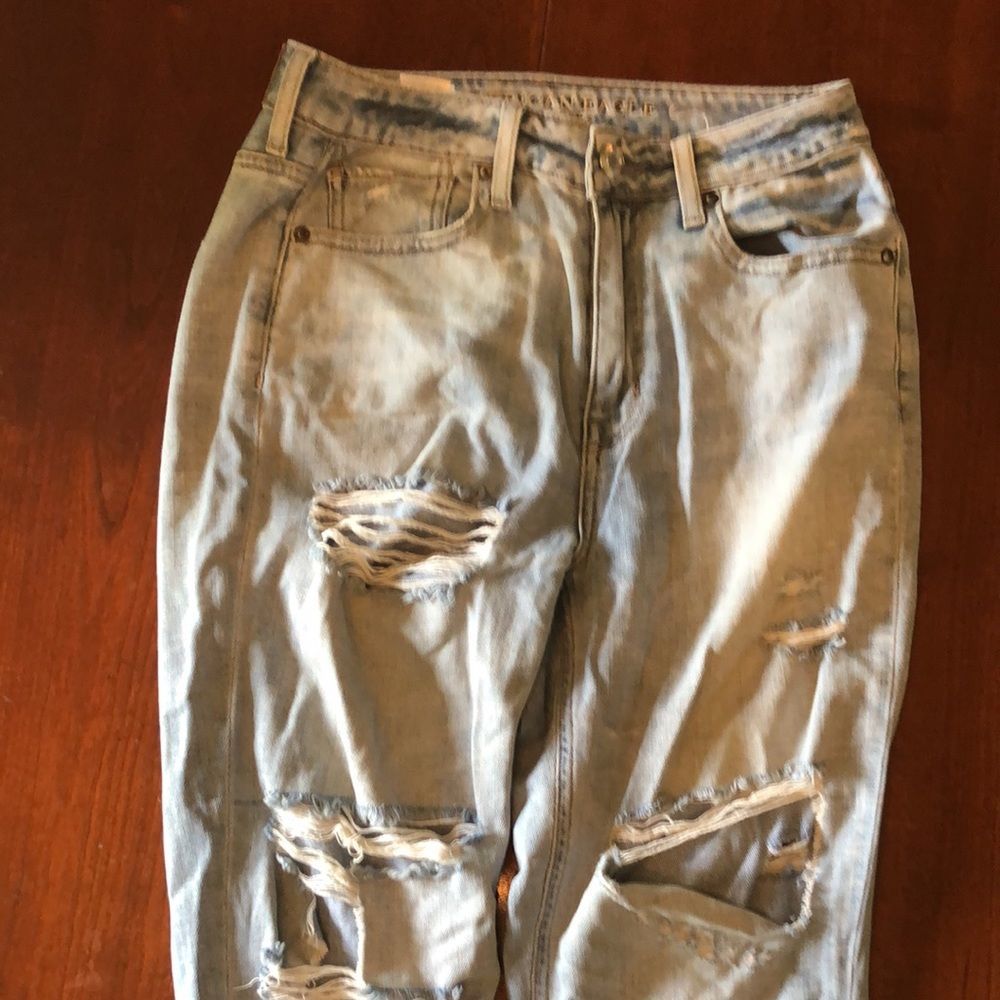 American Eagle Tomgirl  Distressed/Destroyed/high rise  size  4 short